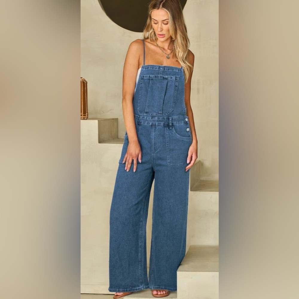 NWOT BLUE DENIM ADJUSTABLE TIE STRAP CROPPED WIDE LEG OVERALLS SIZE SMALL